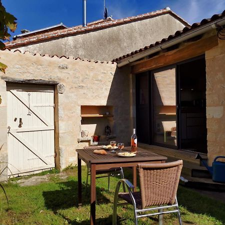 La Maison De Thomas Saint-Amant-de-Boixe Esterno foto