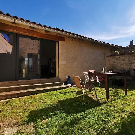 La Maison De Thomas Saint-Amant-de-Boixe Esterno foto