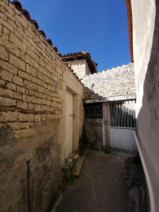 La Maison De Thomas Saint-Amant-de-Boixe Esterno foto