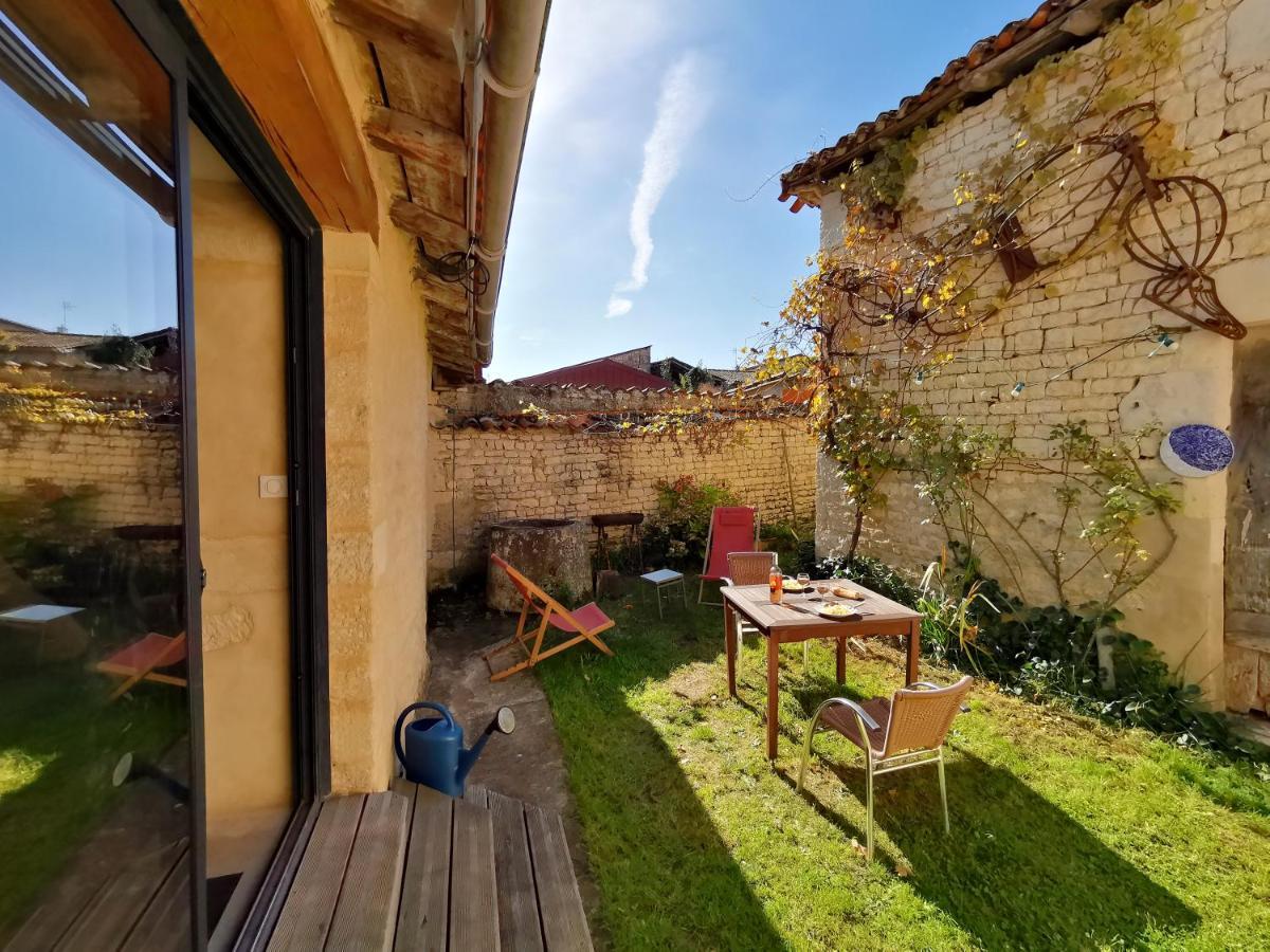 La Maison De Thomas Saint-Amant-de-Boixe Esterno foto