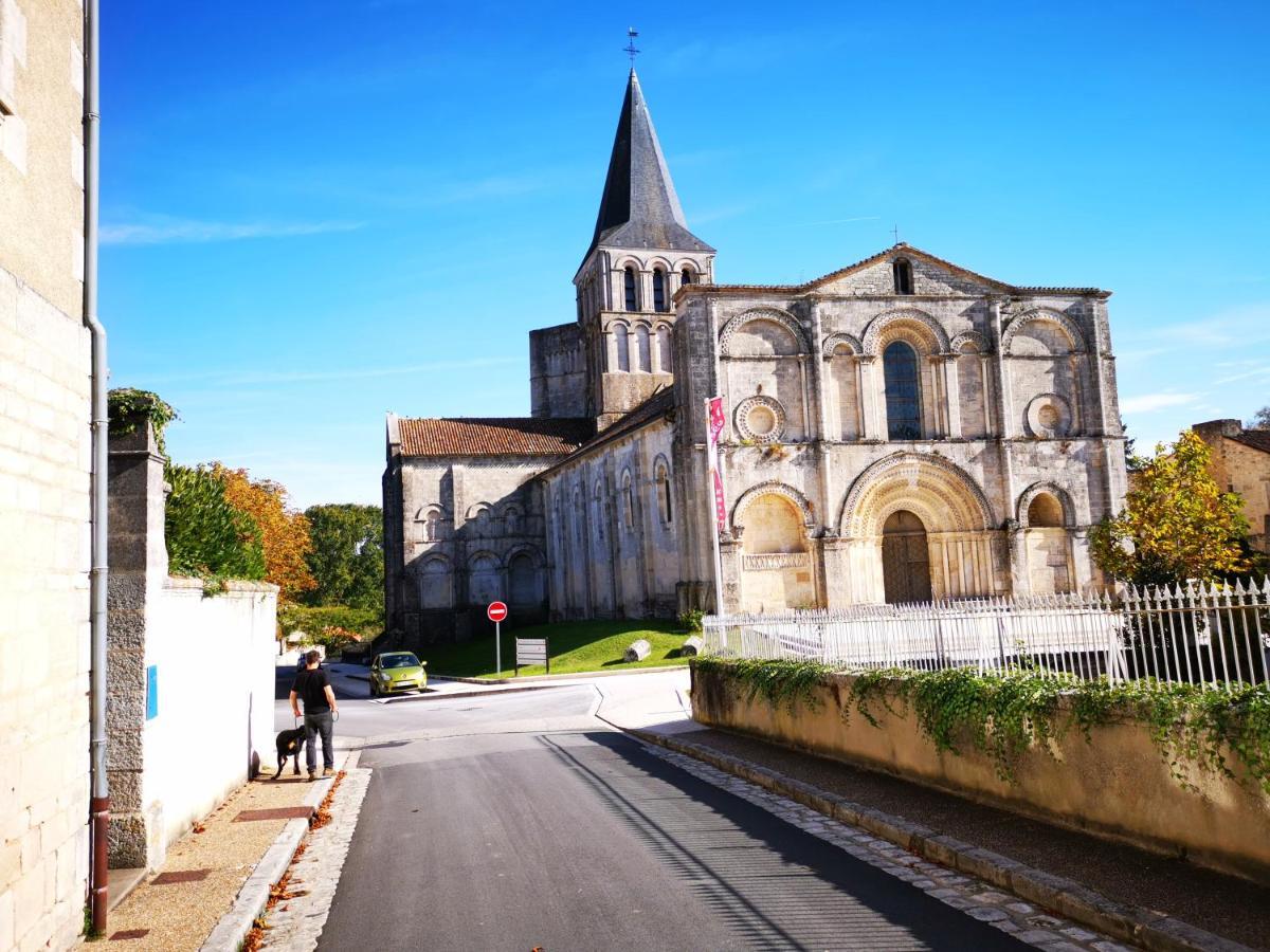 La Maison De Thomas Saint-Amant-de-Boixe Esterno foto