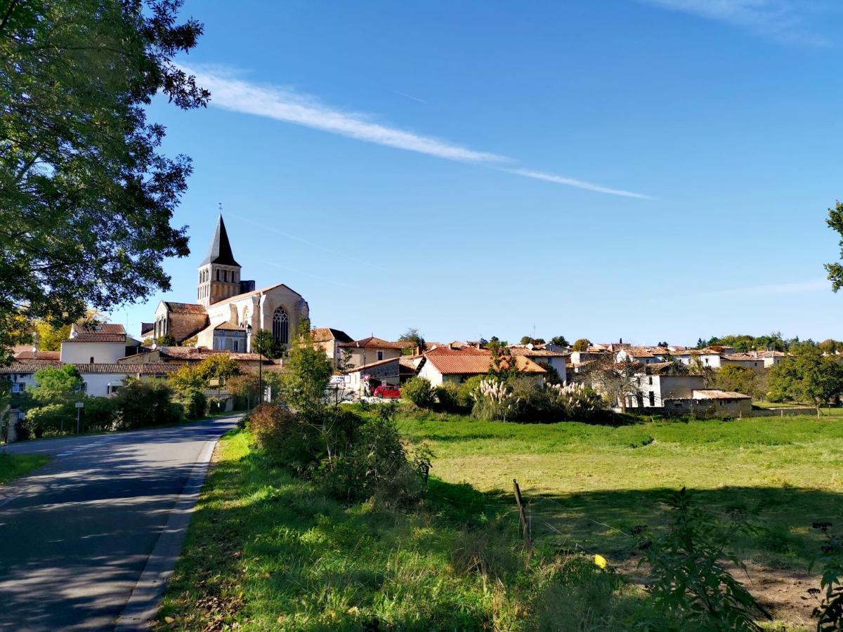 La Maison De Thomas Saint-Amant-de-Boixe Esterno foto